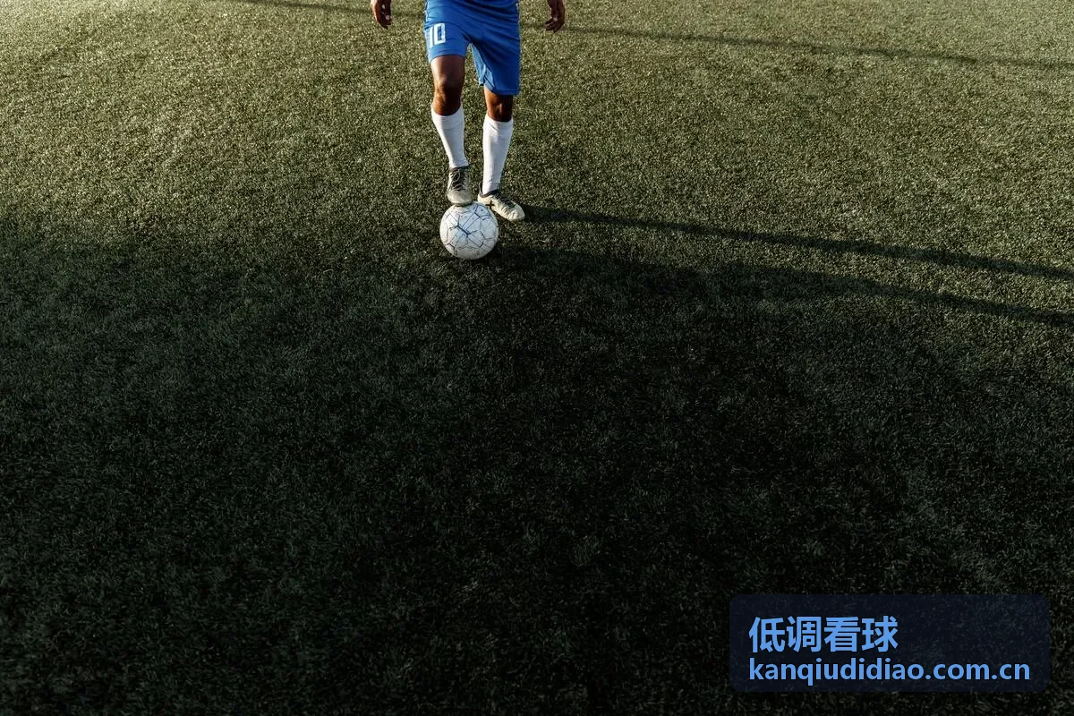 低调看球强强对话前的观赛准备封面